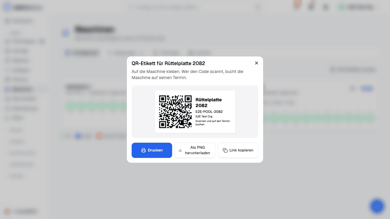 Der Dialog «QR-Etikett» einer Rüttelplatte: QR-Code, Name, Inventarnummer und Firma, darunter Drucken, Als PNG herunterladen und Link kopieren.